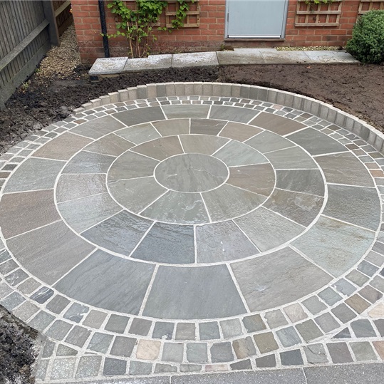 Kandla Grey Circle Kit - Lesta Paving